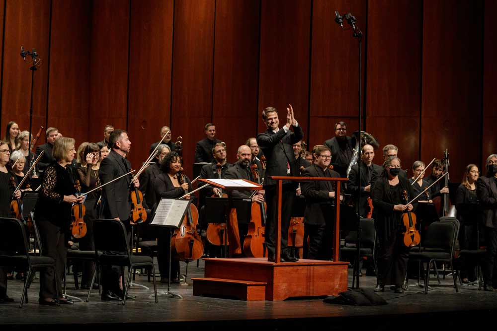 orchestra thanking crowd